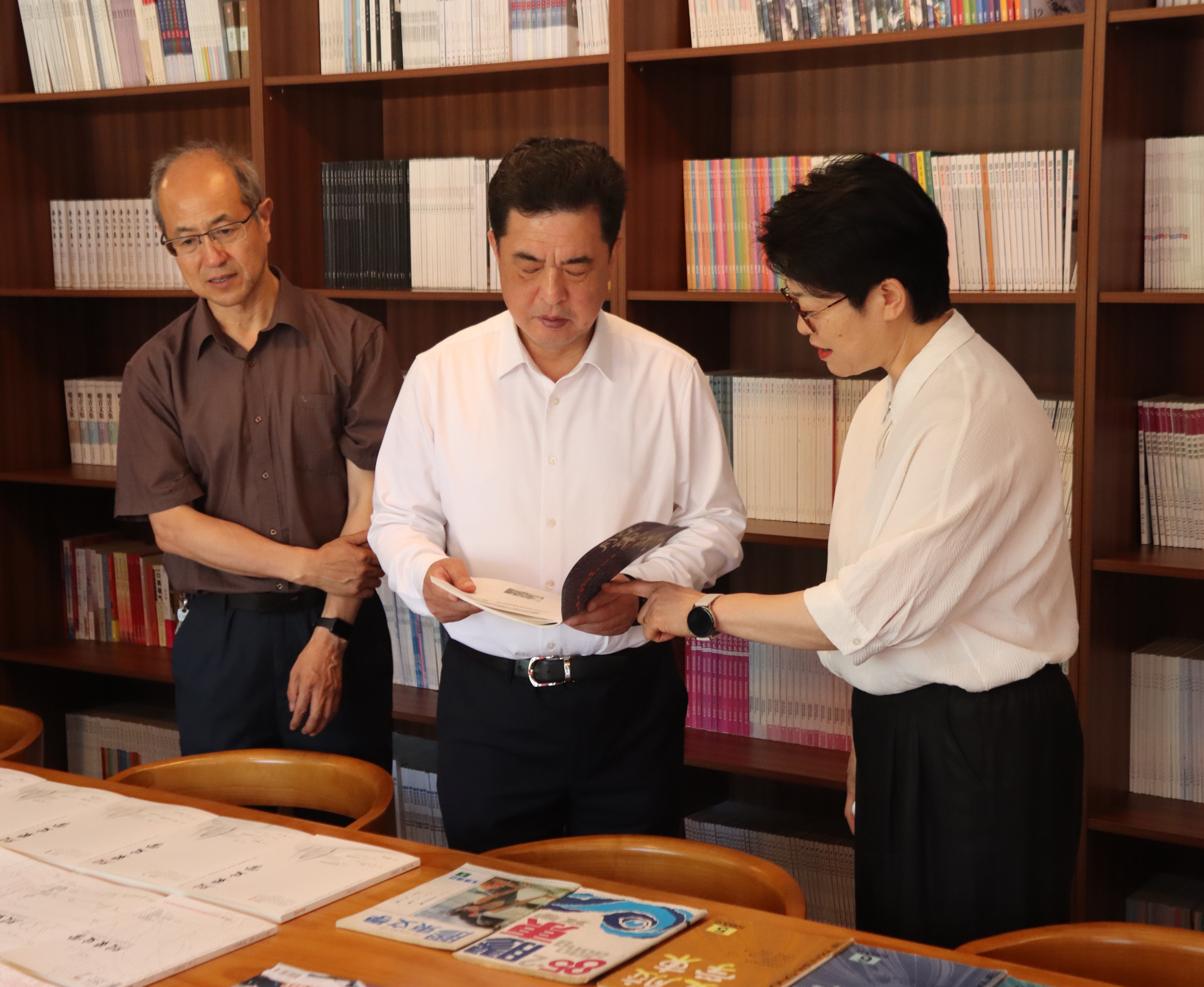 于永信调研我市文学创作研究工作