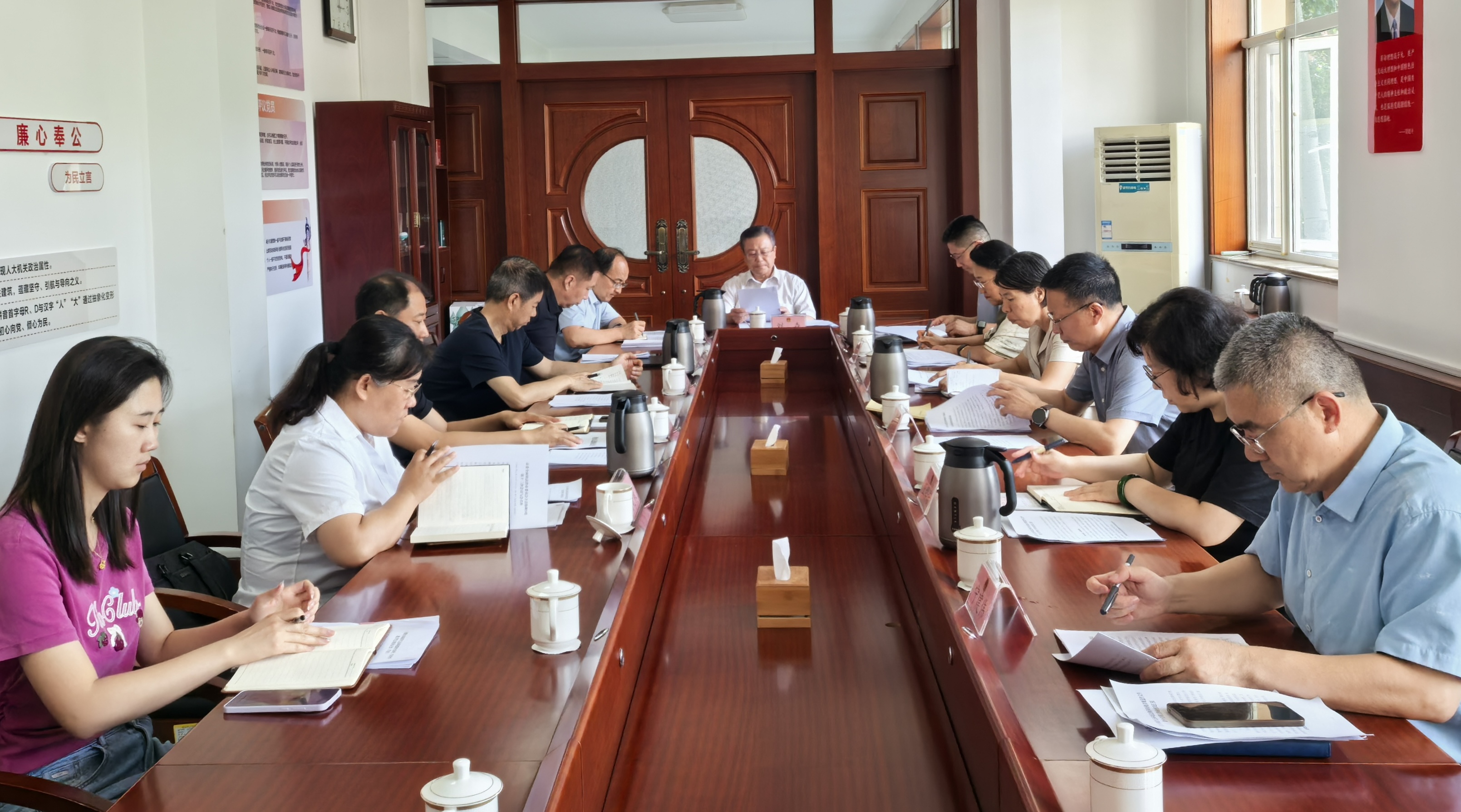市委全面依法治市委员会立法协调小组
召开会议